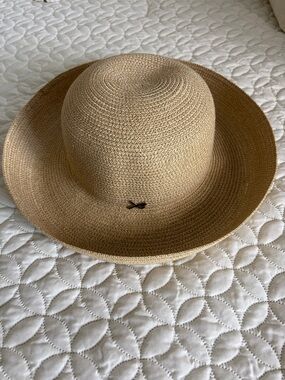 Betmar Tan Straw Wide-Brim Hat with Logo Adornment 7-7 1/4 inches diameter EUC
